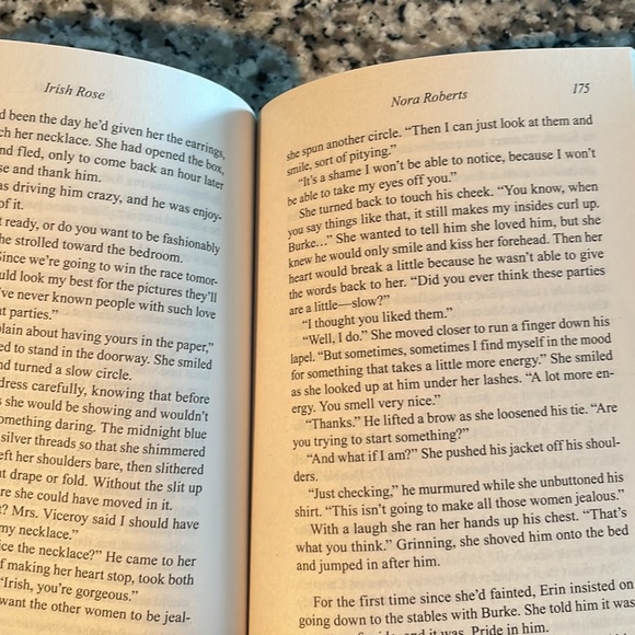 ☘️2/$15☘️Nora Roberts Novel - Picture 3 of 3